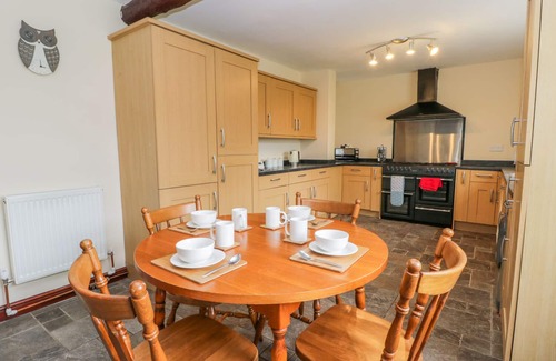 Bempton Cottage | 5 CLIFF LANE, pet friendly, character holiday cottage in Bempton