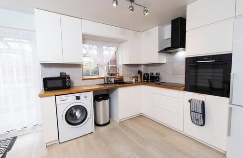 Bowthorpe House | 5 Guests - 2-Bed House - Bbq - Free Parking