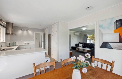 Springfield House | 5 Huia street Holiday House