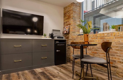 Downtown House | 5 King Bed Suites at The Finnley Hotel in DT GR
