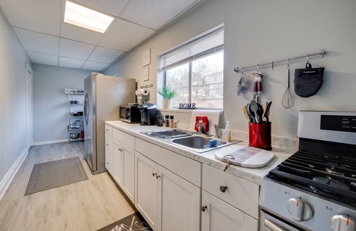 South Hills Apartment | 5 Mi to Dtwn: Pittsburgh Apt w/Balcony