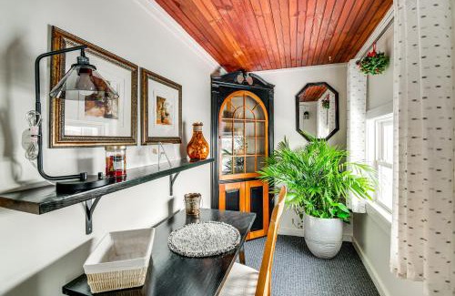 East Syracuse Apartment | 5 Mi to Dtwn Syracuse Updated Apartment!