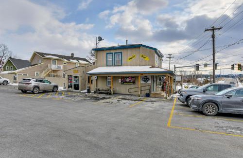 East Syracuse Apartment | 5 Mi to Dtwn Syracuse Updated Apartment!