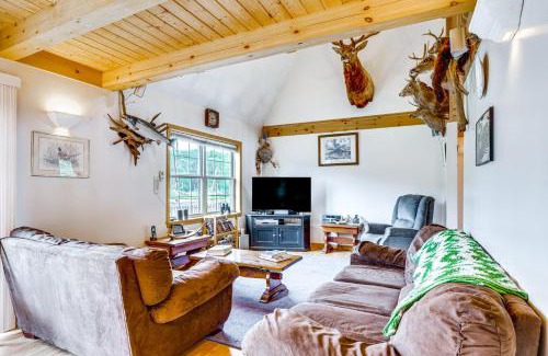 Jay House | 5 Mi to Jay Peak Resort Cabin with Pond Access!