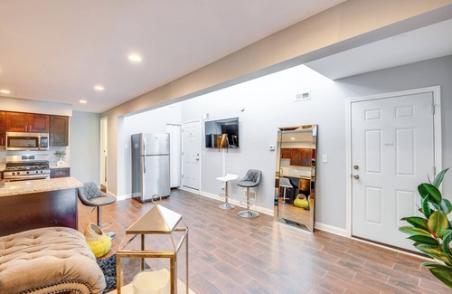 Ashburn Apartment | 5 Mi to Midway: Walkable Chicago Apartment