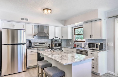 Bedford Condo | 5 Mi to UT: Quiet Toledo Duplex Near Parks!