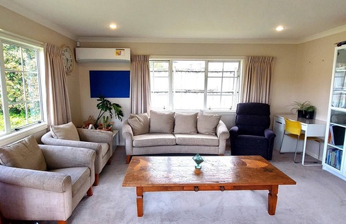 Pinehill House | 5 min to Albany Mall, 2 min from motorway. Pinehill 2 Bedroom Unit.