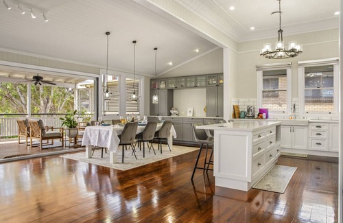Woolloongabba House | 5 min to BNE City Centre & Next to The Gabba! Unique Character Queenslander Home