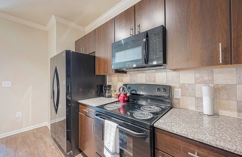 Willow Meadows/Willowbend Area Apartment | 5 Min to Galleria, Med Center & NRG Apt With Great Amenities & Near Everything!