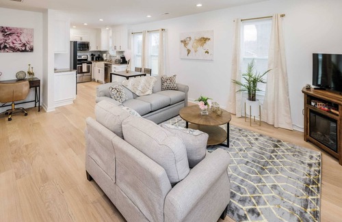 Mount Mourne House | 5 min Walk to DT Davidson| Firepit, Pet Friendly