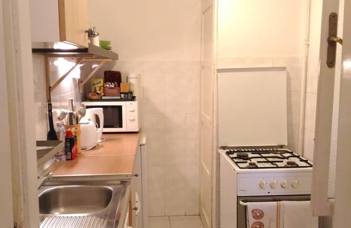 13th District Apartment | 5 min walk to Parliament with Danube river view in a historical palace , AC n