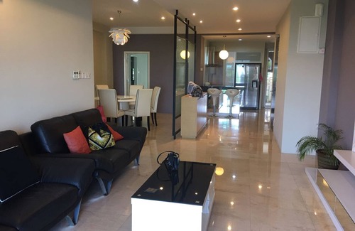 Tanjung Bungah Condo | 5 mins to batu ferringhi beach family condo with great view