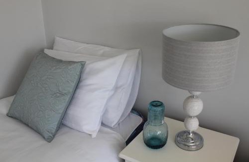 Cortober House | 5 mins walk to Carrick - Sleeps 12 - Off road parking - Modern house
