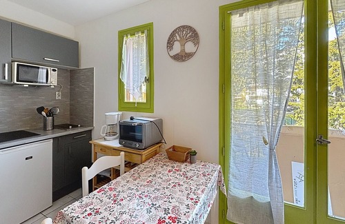 Amelie-les-Bains-Palalda Apartment | 5 minutes from the thermal baths, beautiful studio in a residence with elevator