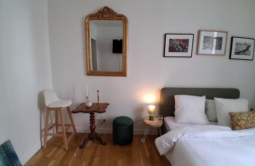 Arsenal Apartment | 5 minute Eiffel tour and Louvre meusm ,aoesome and appartement in Marais ,1mins metro,amusing place