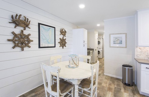 Saint Simons Island Cottage | 5 Minute Stroll To Beach! Newly Renovated And Listed. Professionally Decorated