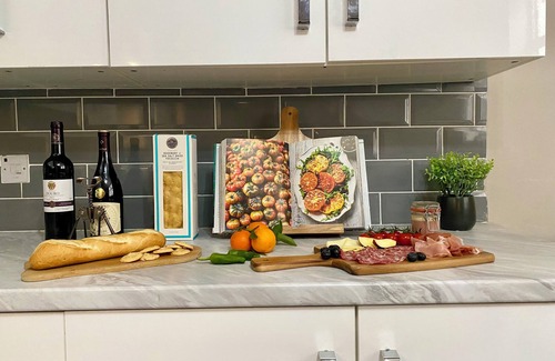 Everton House | 5 minute walk to Anfield stadium and perfect location for the Liverpool Centre