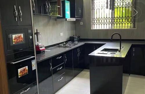 Cape Coast Apartment | 5 minutes drive to the beach, Family-sized condo with Spacious Balcony