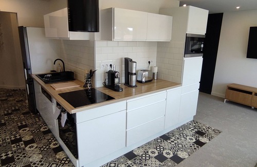 Charmeil Apartment | 5 minutes from downtown! Apartment with gym