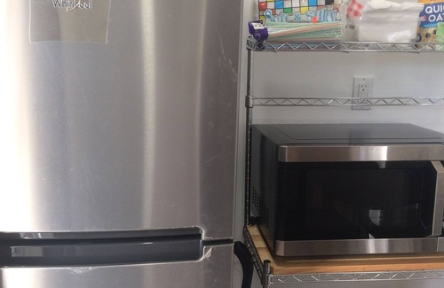 Little Havana Cottage | 5 minutes Miami Airport, Brickell, Marlins Stadium, JMH hospital. 1 Free Parking