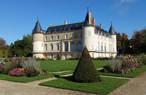 Saint-Cyr-l'Ecole Apartment | 5 Minutes to Versailles