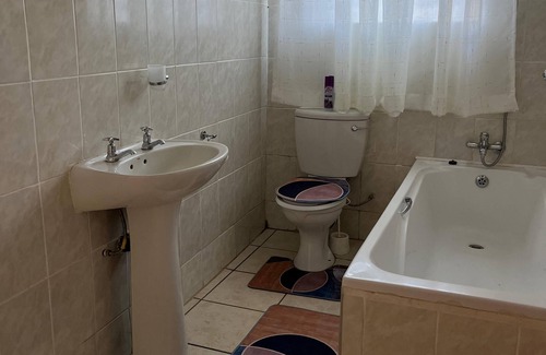 Hhohho Cabin | 5 Minutes to Mbabane, Golf Course, Sibebe Rock and most Embassies. Quite & safe
