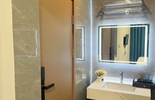 Chencang District Apartment | 5 minutes to Shigu Mountain and Sun City, with convenient transportation around
