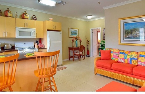 Nassau House | 5 modern suites, 1 estate, elegantly decorated on a quiet oasis with pool