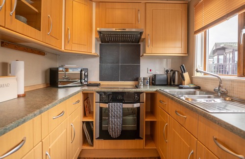 Mullacott Cabin | 5 Ocean View Lodge - 3 Bed-Sleeps 6-TJS5OV
