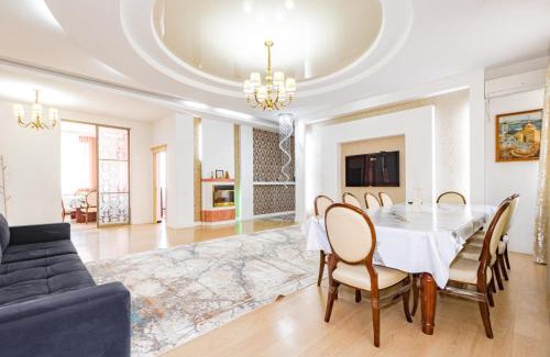 Nur-Sultan Apartment | 5 room комнатная apartment in the center of Astana