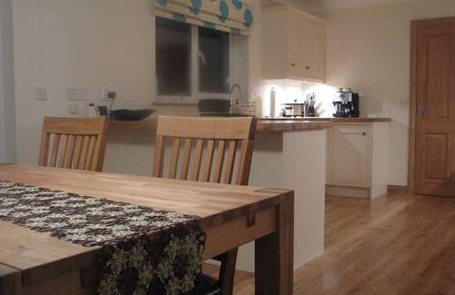 Harris House | 5 star accommodation for couples.nTraditional sauna,log burner and cinema room.