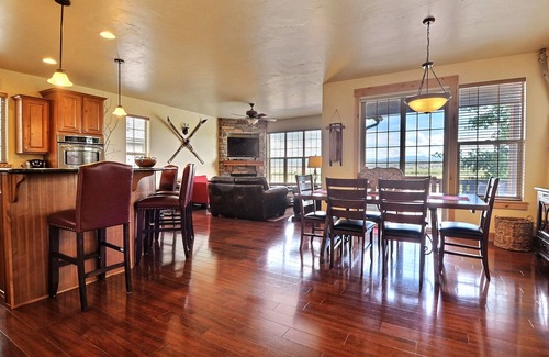 Bear Hollow Village House | 5-Star luxury HOUSE w/Private Hot Tub & Breathtaking Views!