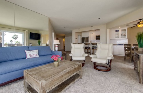 Pacific Beach Condo | 5 - STAR -⭐- LUXURY OCEAN FRONT CONDO - JACUZZI - FAMILY FRIENDLY - SLEEPS 6