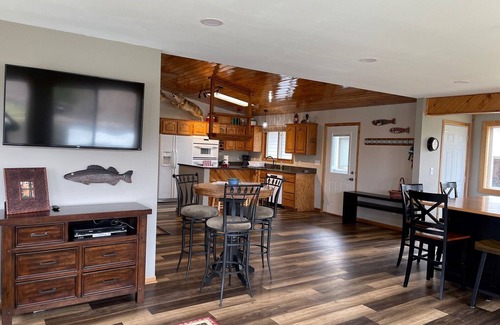 Garrison House | 5 Stars! Updated/Private/Clean/Spacious Cabin On Lake Mille Lacs-4 bedroom