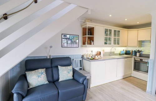 Little Haven Cottage | 5 THE COACH HOUSE, family friendly in Broad Haven