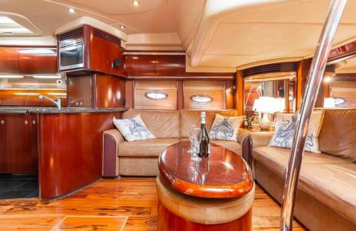Seybold Boat Rental | 50 Ft Sea Ray yacht sleep 4 people