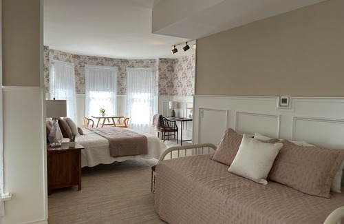 Italian Village Bed & Breakfast | 50 Lincoln Short North B&B