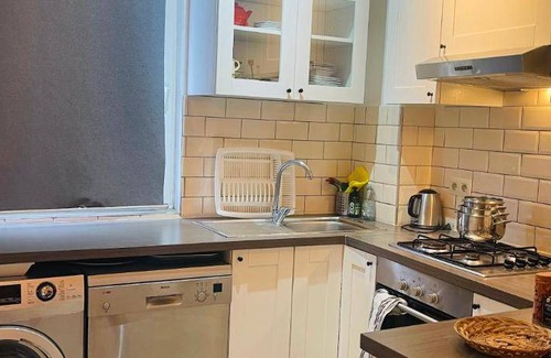 Sint-Jans-Molenbeek Apartment | 50 m² Apartment ∙ 1 bedroom ∙ 2 guests