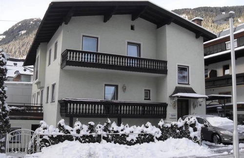 Bad Gastein Apartment | 50 m² Apartment ∙ 1 bedroom ∙ 4 guests