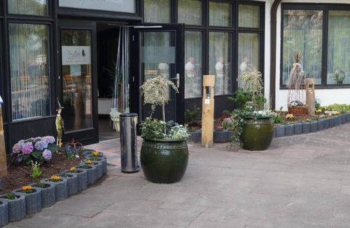 Dobrock Hotel | 50 m² Hotel ∙ 3 bedrooms ∙ 5 guests