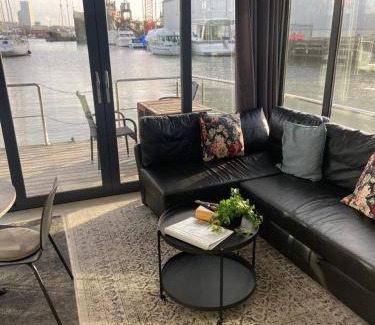 Lundby Boat Rental | 50 m² Houseboat ∙ 3 bedrooms ∙ 7 guests