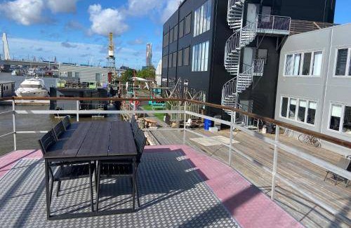Lundby Boat Rental | 50 m² Houseboat ∙ 3 bedrooms ∙ 7 guests