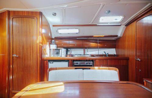 Albufeira Boat Rental | 50 m² Houseboat ∙ 3 bedrooms ∙ 6 guests
