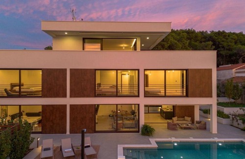 Sumartin House | 500 m² House ∙ 5 bedrooms ∙ 10 guests