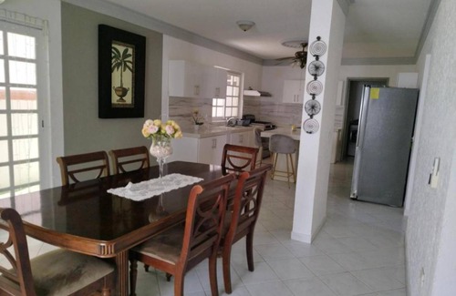 La Isla House | 500 m² House ∙ 5 bedrooms ∙ 10 guests