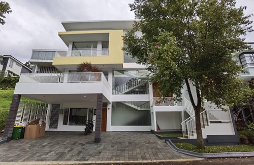 Bandung Villa | 500 m² Villa ∙ 5 bedrooms ∙ 24 guests