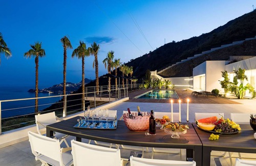Letojanni Villa | 500 m² Villa ∙ 7 bedrooms ∙ 14 guests