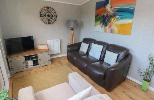 Llanybri House | 51 Elmrise