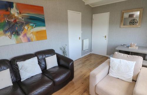 Llanybri House | 51 Elmrise