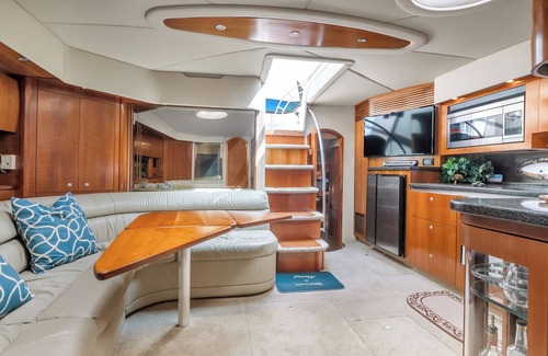Harbour Island Boat Rental | 52' Cruisers Express Yacht in the heart of downtown Tampa!